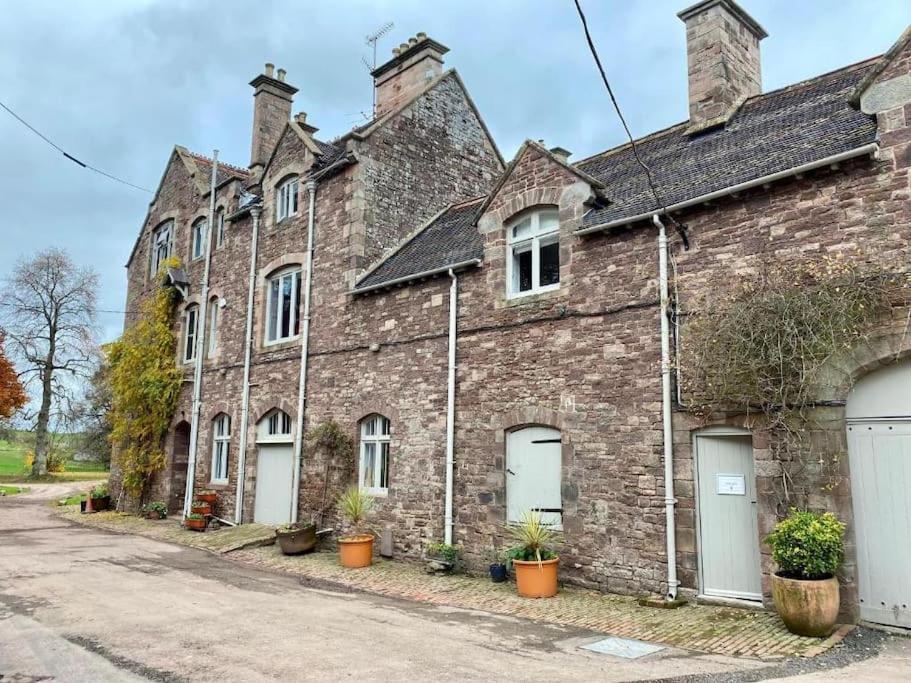 Cecile'S Cottage At Cefn Tilla Court, Usk Luaran gambar