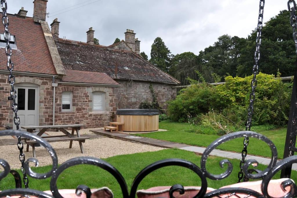 Cecile'S Cottage At Cefn Tilla Court, Usk Luaran gambar