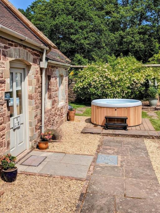 Cecile'S Cottage At Cefn Tilla Court, Usk Luaran gambar