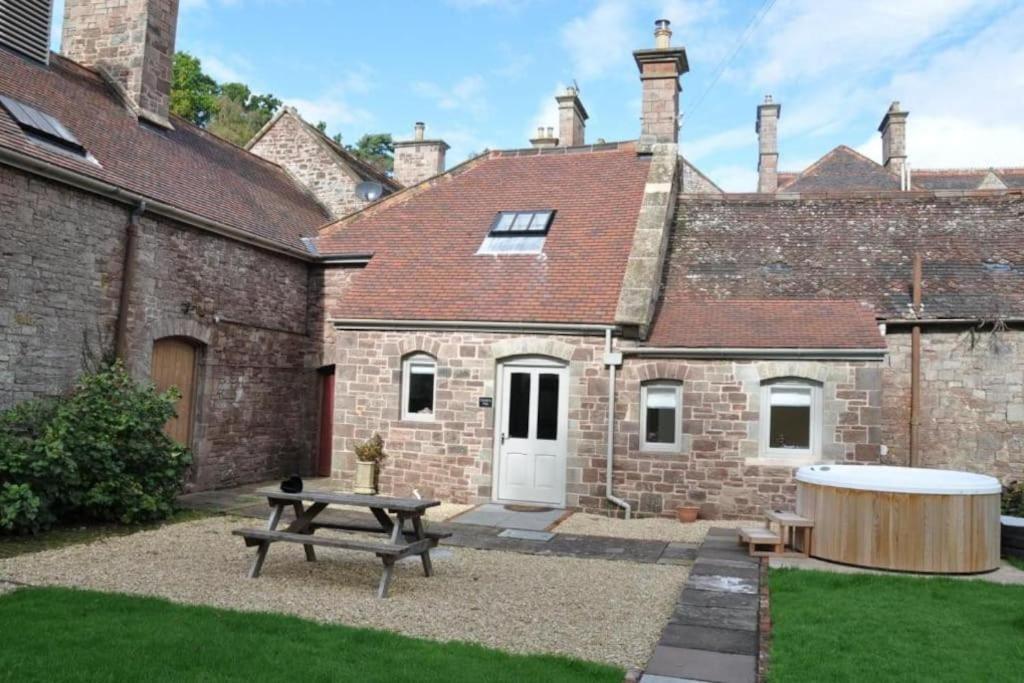 Cecile'S Cottage At Cefn Tilla Court, Usk Luaran gambar